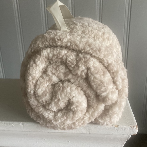 NWT Beautiful Cream Animal Print Sherpa Travel Throw Blanket w/ ❄️Gift Tag 50x60 - Picture 9 of 16